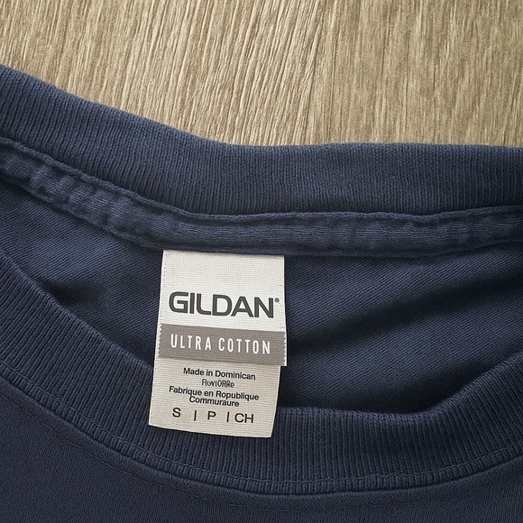 Vintage-Style The Black Cat Hyannis T-Shirt Cape Cod Unisex Small Navy Gildan - Picture 3 of 4